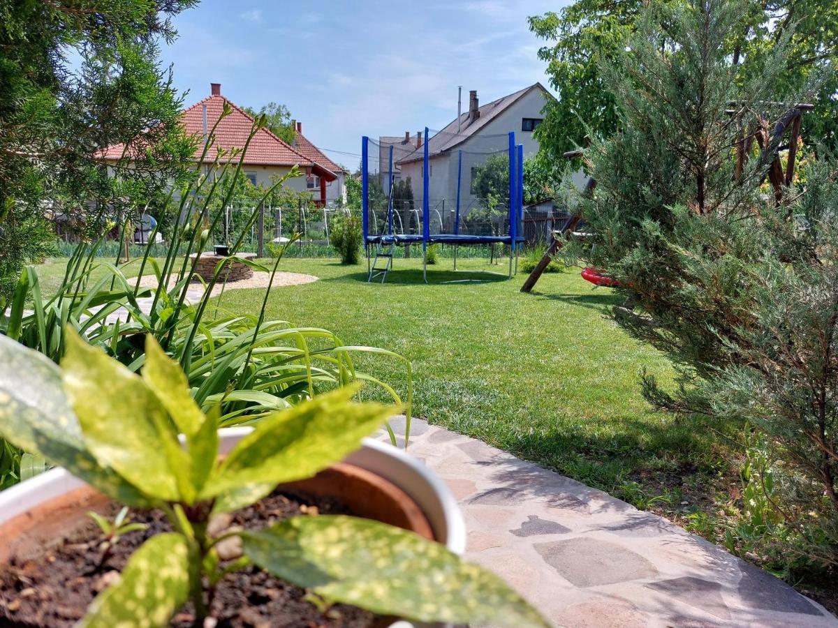 Апартаменты Tulipan Vendeghaz Шарошпатак Экстерьер фото